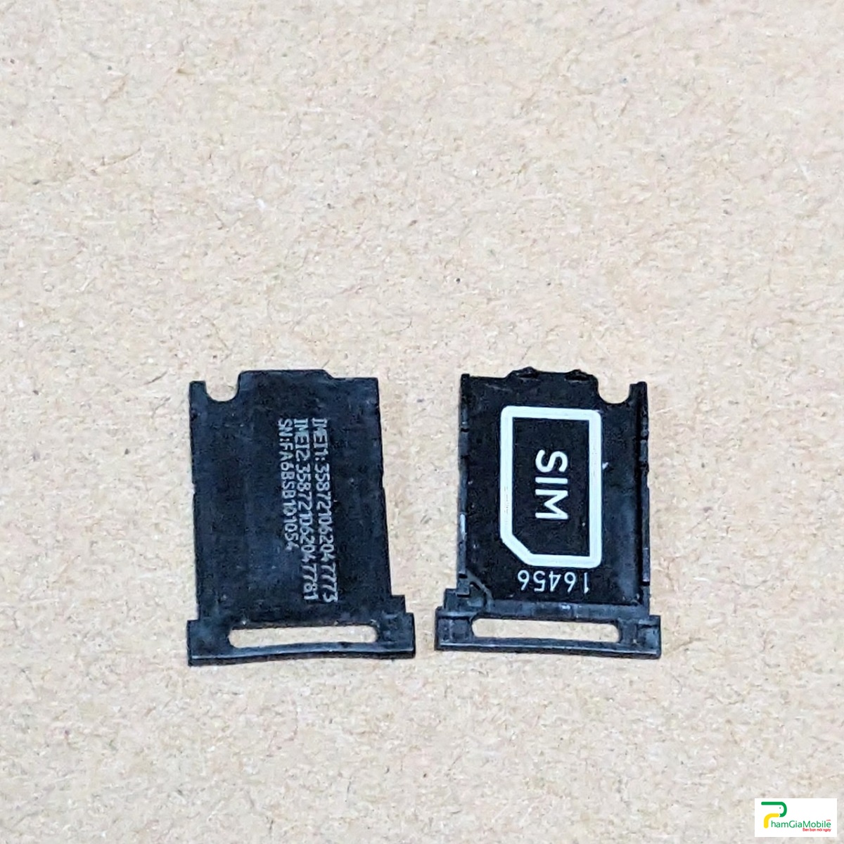 Khay Sim, Khay Thẻ Nhớ HTC One M9